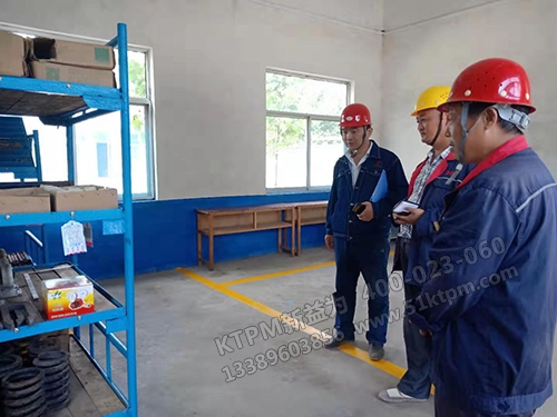 李老師到場指導(dǎo) 李老師到場指導(dǎo)