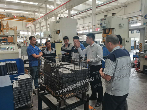 顧問(wèn)老師和企業(yè)管理親赴現(xiàn)場(chǎng) 顧問(wèn)老師和企業(yè)管理親赴現(xiàn)場(chǎng)