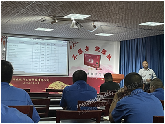 袁老師進行工作指導 袁老師進行工作指導